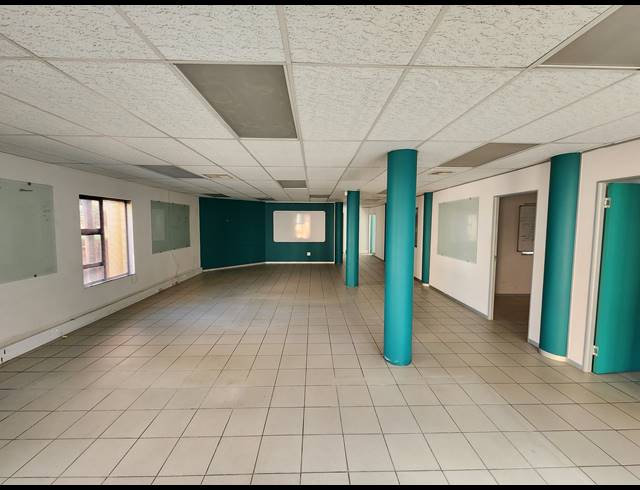 172M² OFFICE TO LET IN NORTH RIDING